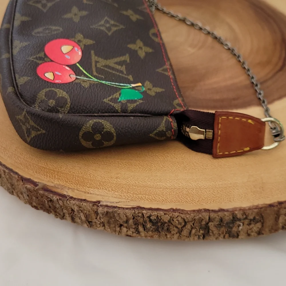 louis vuitton takashi murakami cherry pochette - Picture 5 of 14